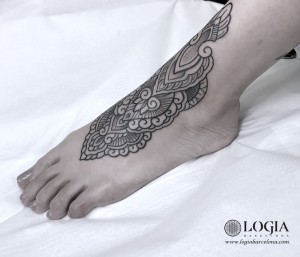 tatuaje-pie-mandala-Logia-Barcelona-Dasly3   